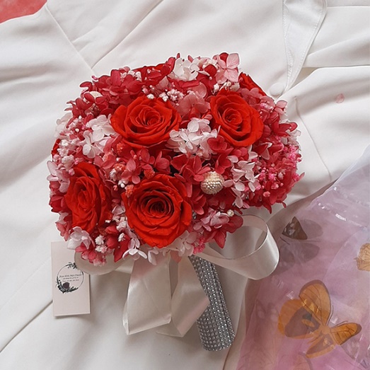 XU HƯỚNG SỬ DỤNG BÓ HOA CƯỚI VĨNH CỬU KHÔNG TÀN THAY HOA TƯƠI HIỆN NAY